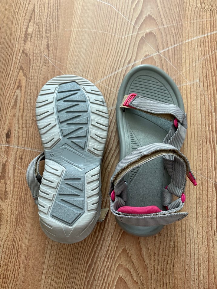 Pembe Detaylı Gri Kadın Dolgu Topuklu Sandalet - Görsel 3