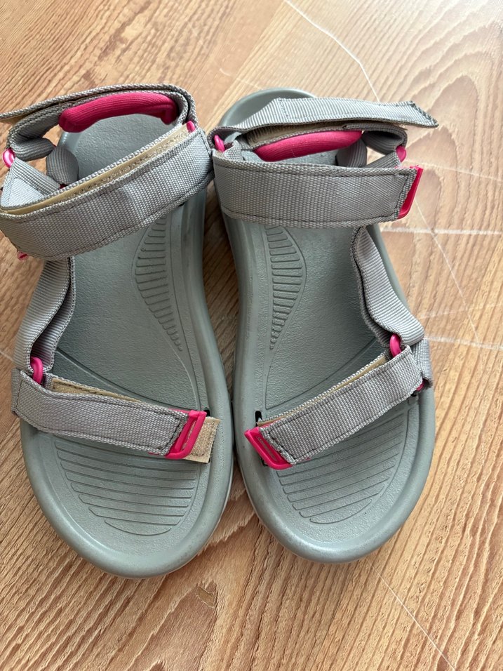 Pembe Detaylı Gri Kadın Dolgu Topuklu Sandalet - Görsel 4