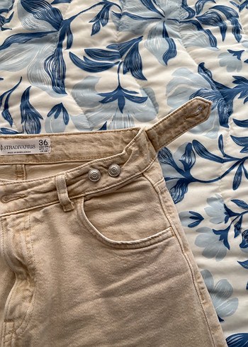 Düğmeli Beyaz Bol Kesim Midi Kot Pantolon - Görsel 6