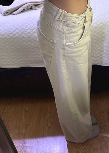 Düğmeli Beyaz Bol Kesim Midi Kot Pantolon - Görsel 3