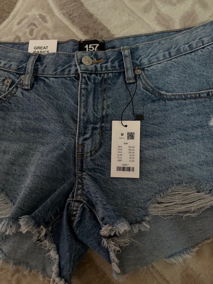 Kadın Mavi Yırtık Denim Şort - Görsel 4