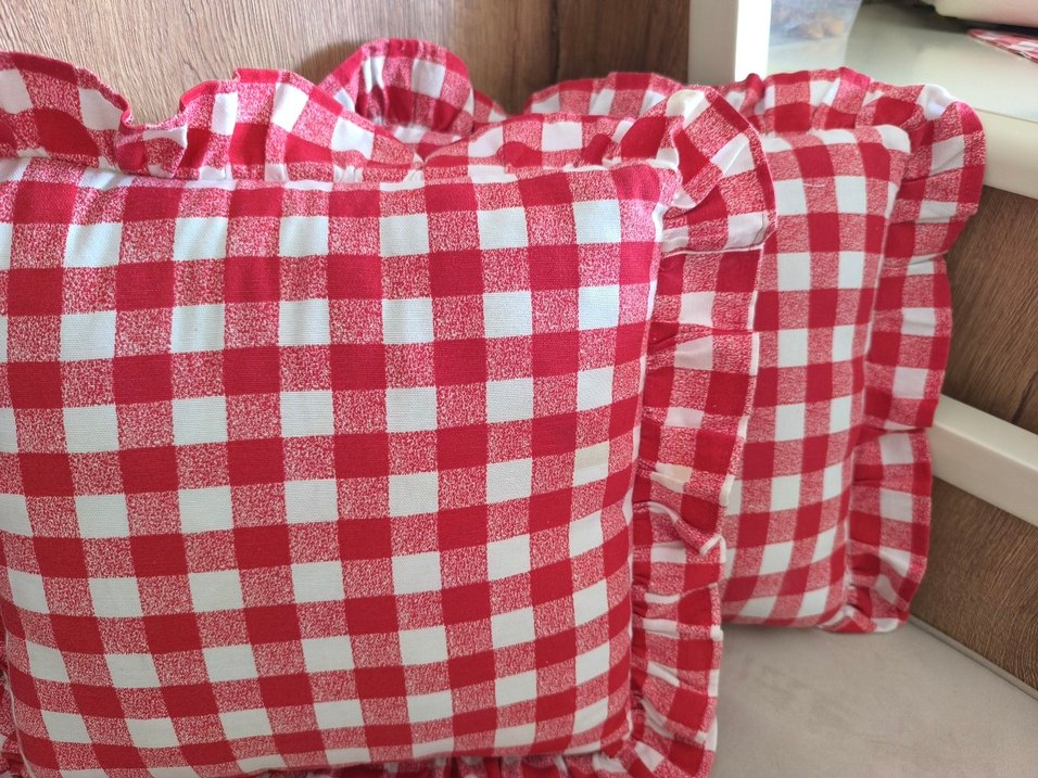 Kırmızı Ekose Masa Örtüsü - Görsel 3