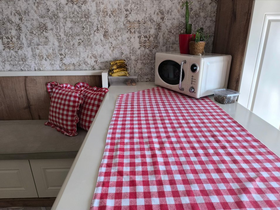 Kırmızı Ekose Masa Örtüsü - Görsel 5