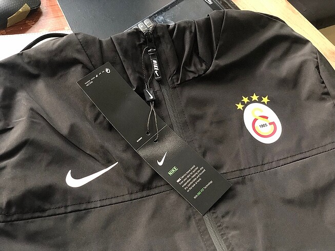 Galatasaray Yağmurluk