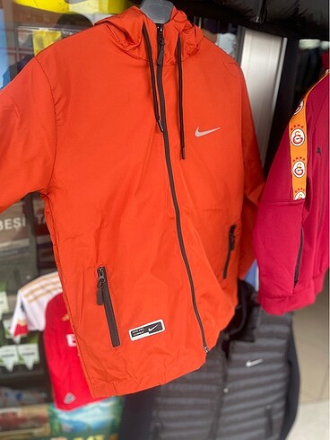 Nike Çocuk turuncu yağmurluk