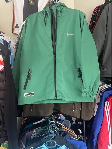 Yeşil nike çocuk yağmurluk