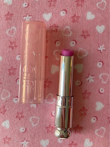 Lip glow