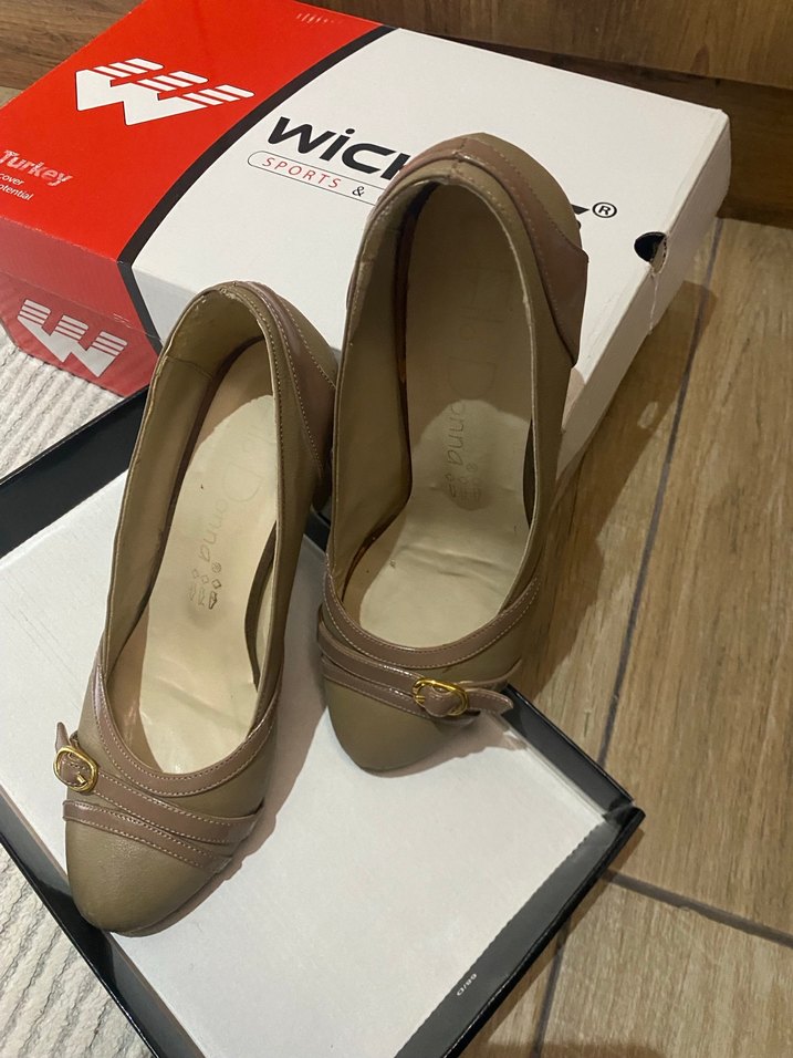 Parlak Siyah Rugan Stiletto Topuklu Kadın Ayakkabı - Görsel 3