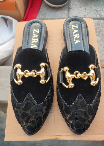 Zara Siyah Yılan Desenli Tokalı Kadın Terlik