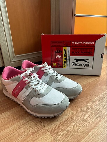 SLAZENGER KADIN SPOR AYAKKABI