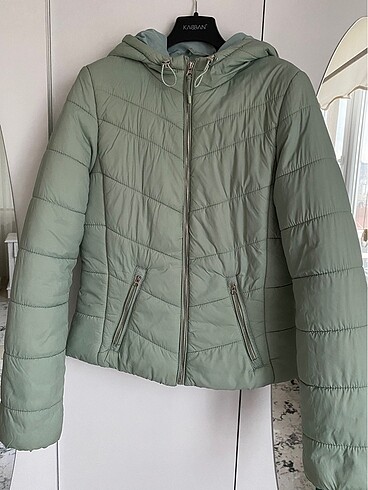 m Beden turkuaz Renk BERSHKA marka şişme mont