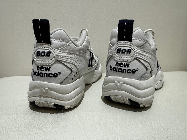38 Beden beyaz Renk New Balance spor ayakkabı 608