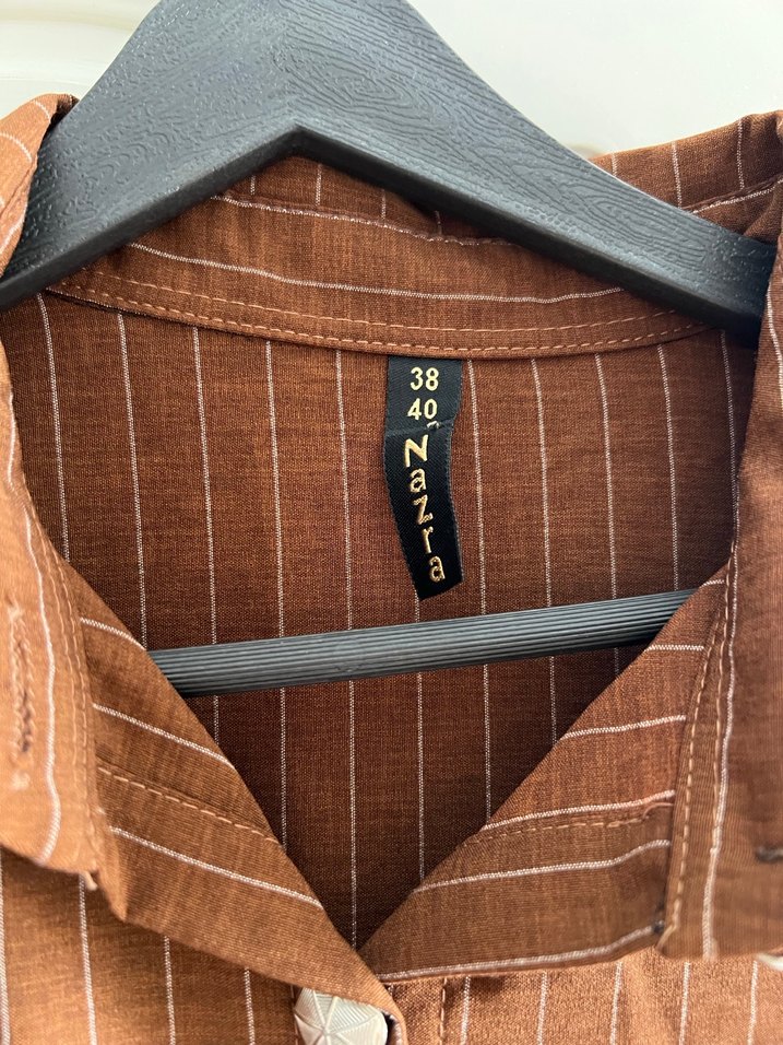 Düğmeli Uzun Kahverengi Elbise - Görsel 2