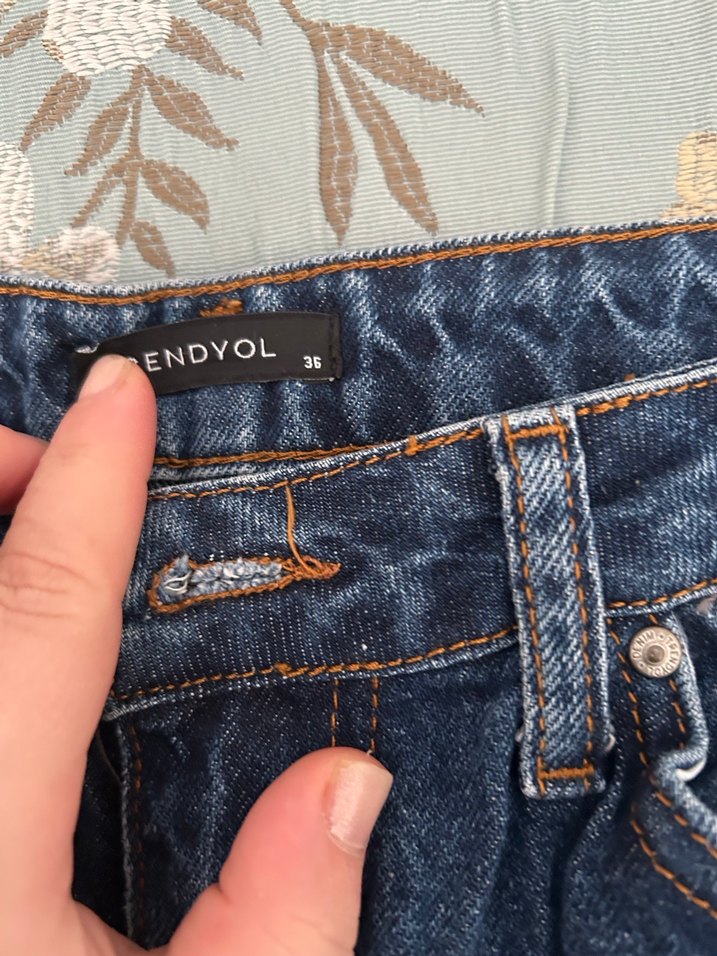 Kadın Mavi Bol Kesim Midi Kot Pantolon - Görsel 3