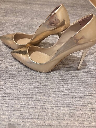 Gold Stiletto