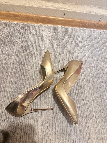 40 Beden Gold Stiletto