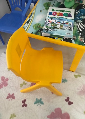 Fisher Price Renkli Sarı Çocuk Sandalyesi masası