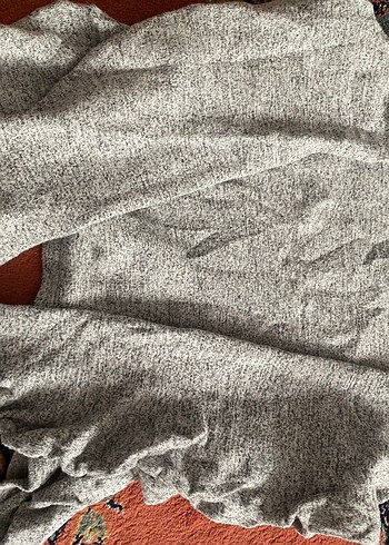 Gri V Yaka Kısa Kollu Keten Bluz - Görsel 4