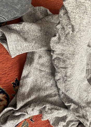 Gri V Yaka Kısa Kollu Keten Bluz - Görsel 6