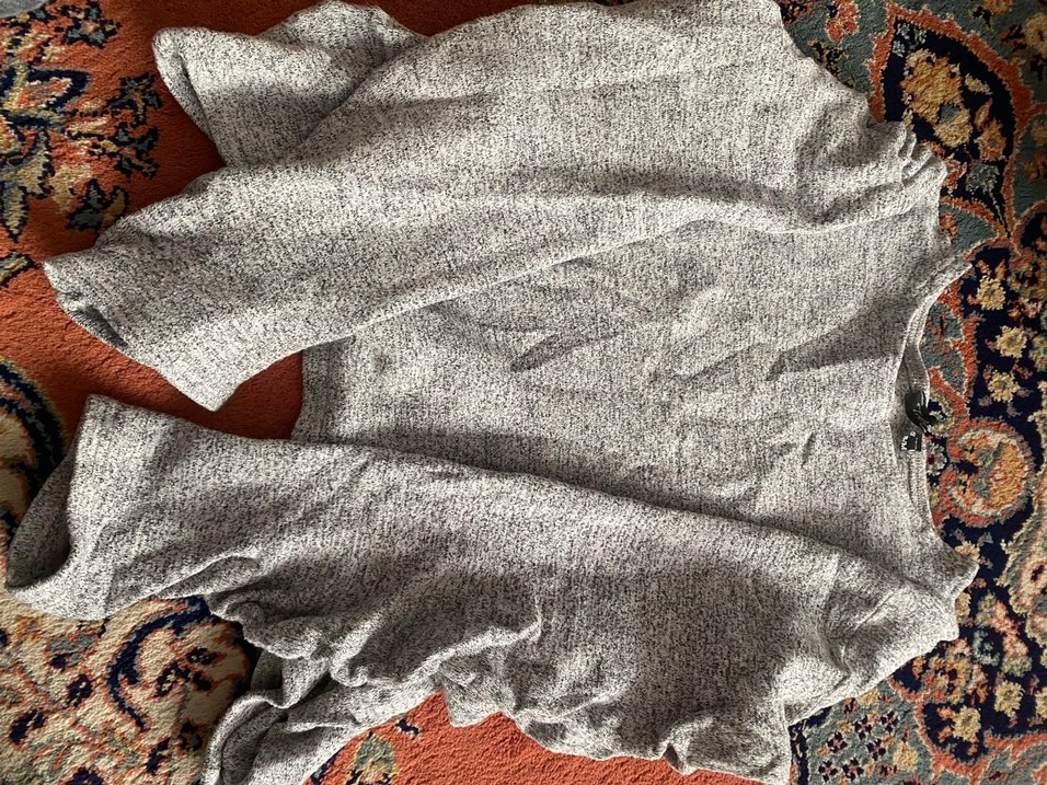 Gri V Yaka Kısa Kollu Keten Bluz - Görsel 4