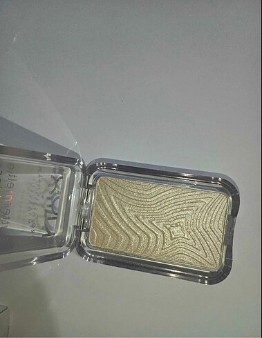  Beden NYX Buttermelt Highlighter 05 Bright & Butta Aydınlatıcı