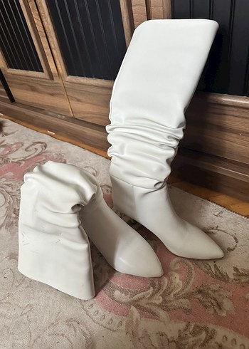 Beyaz Deri Topuklu Çizmeler - Görsel 3