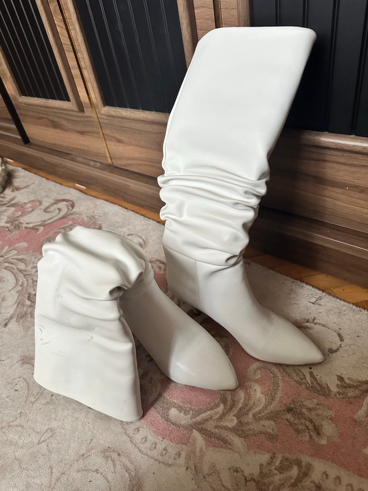 Beyaz Deri Topuklu Çizmeler - Görsel 3