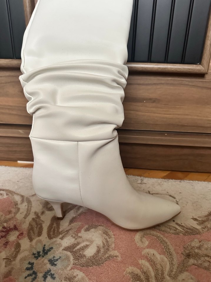 Beyaz Deri Topuklu Çizmeler - Görsel 2