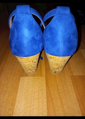 Mavi süet tokalı dolgu topuklu kadın ayakkabı - Görsel 3