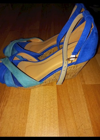 Mavi süet tokalı dolgu topuklu kadın ayakkabı - Görsel 2