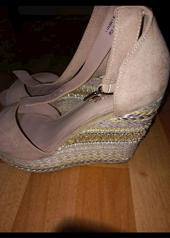 Bej Süet Dolgu Topuklu Kadın Sandalet - Görsel 2