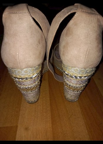 Bej Süet Dolgu Topuklu Kadın Sandalet - Görsel 3