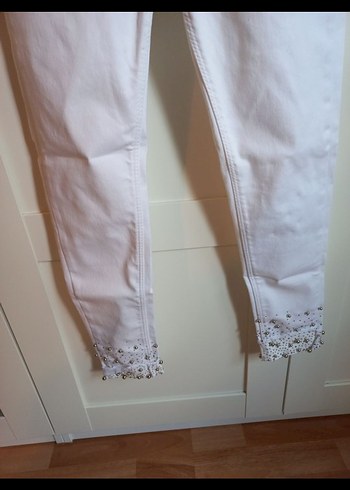 Beyaz İşlemeli Payetli Kadın Pantolon - Görsel 3