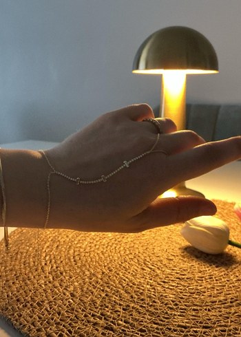 Zincir Detaylı Altın Renkli Kadın El Zinciri - Görsel 4