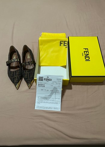 40 Beden Fendi Sarı Tokalı Stiletto Kadın Ayakkabı