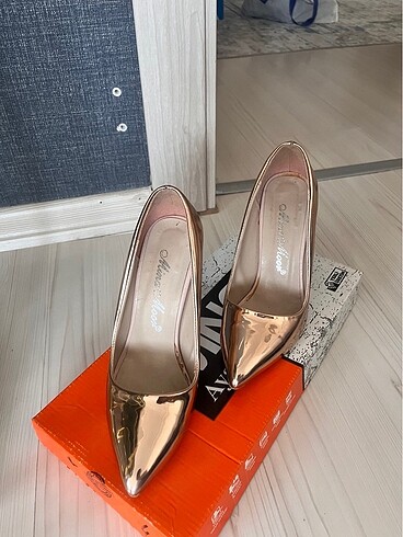 37 Beden Gold Stiletto ayakkabı