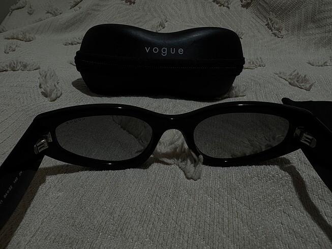  Beden Vogue güneş gözlüğü