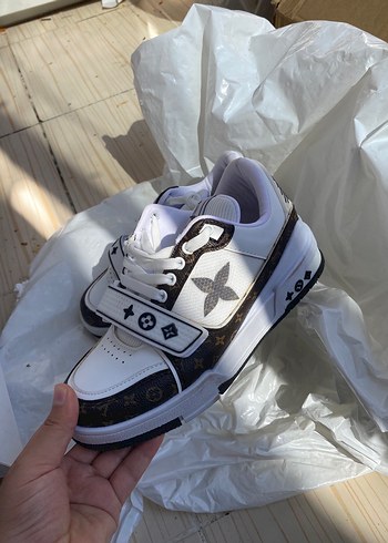 Louis Vuitton Beyaz Baskılı Sneaker