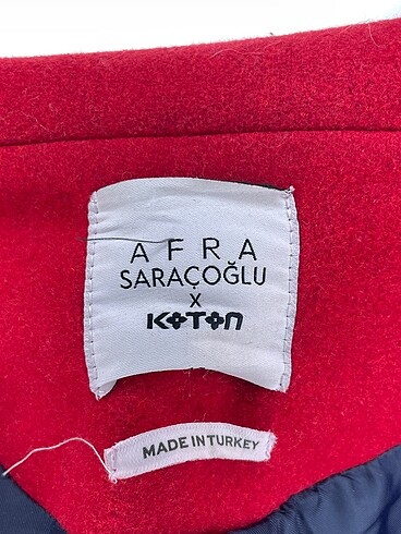 40 Beden kırmızı Renk Koton Kaban %70 İndirimli.