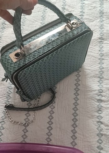 Zincir Detaylı Turkuaz Yılan Desenli Kadın Çanta - Görsel 4