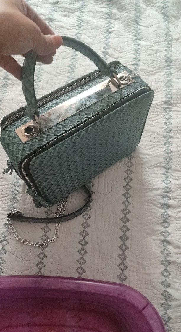 Zincir Detaylı Turkuaz Yılan Desenli Kadın Çanta - Görsel 4