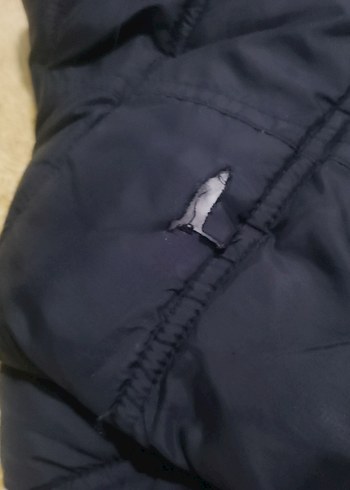 Erkek Çocuk Siyah Kapüşonlu Mont - Görsel 4