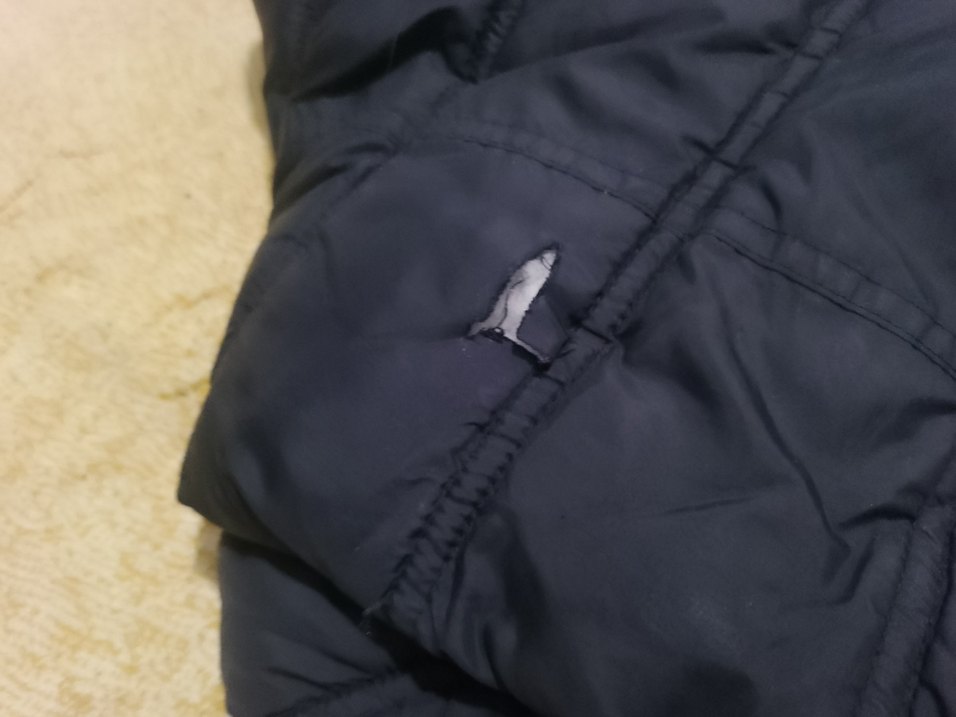 Erkek Çocuk Siyah Kapüşonlu Mont - Görsel 4