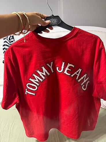 xl Beden kırmızı Renk Orjinal tommy tişört