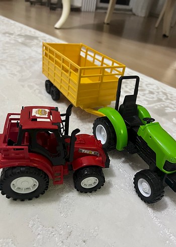 Renkli Yeşil Oyuncak Traktör
