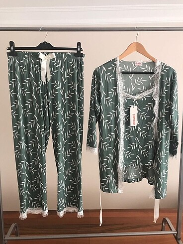 Diğer Sabahlıklı 3?lü Kadın Pijama Takımı