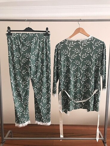 m Beden Sabahlıklı 3?lü Kadın Pijama Takımı