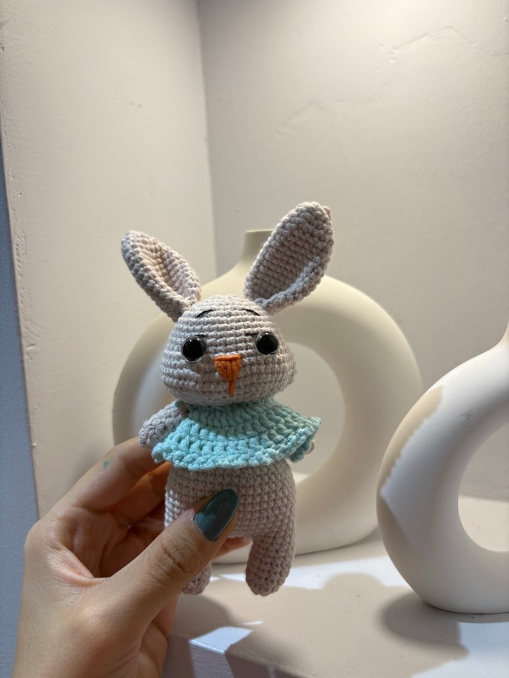 El Örgüsü Tavşan Peluş Oyuncak - Görsel 3