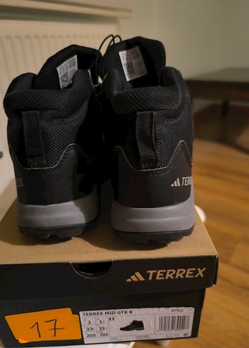 Adidas Adidas Terrex 33 numara iyi durumda kızım 6 ay giydi.