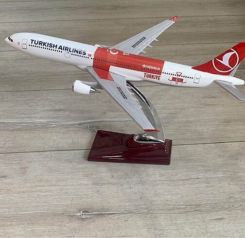Thy b737 milli takım 1/250